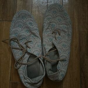 Sanuk shoes